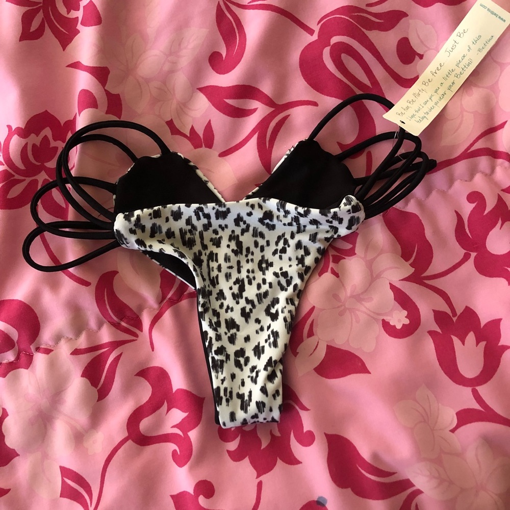 BETTINIS BNWT heart bikini bottoms.